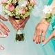 Brautstrauss und viele Hände