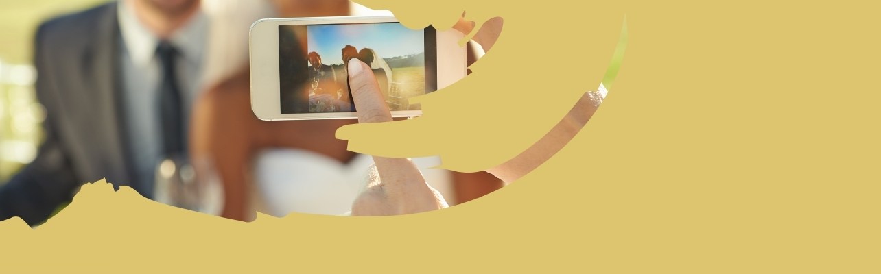 Bestes Fotospiel für die Hochzeit – Brautpaar hält Erinnerungen mit snaPmee-Fotoaufgaben fest